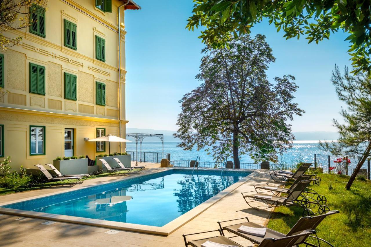 Apartments Belvedere - Liburnia Lovran Bagian luar foto