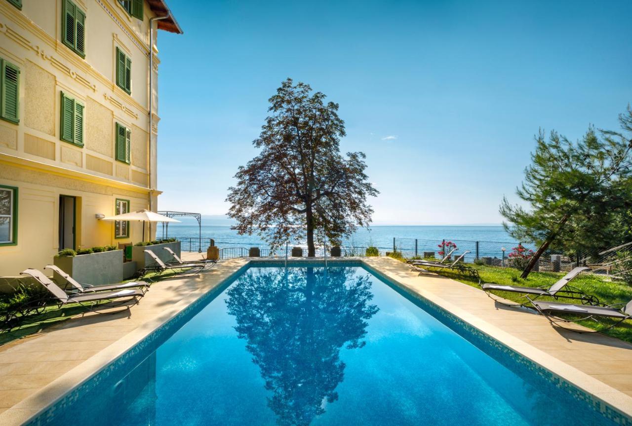 Apartments Belvedere - Liburnia Lovran Bagian luar foto