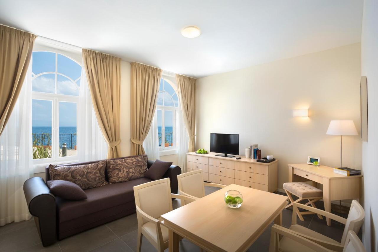 Apartments Belvedere - Liburnia Lovran Bagian luar foto