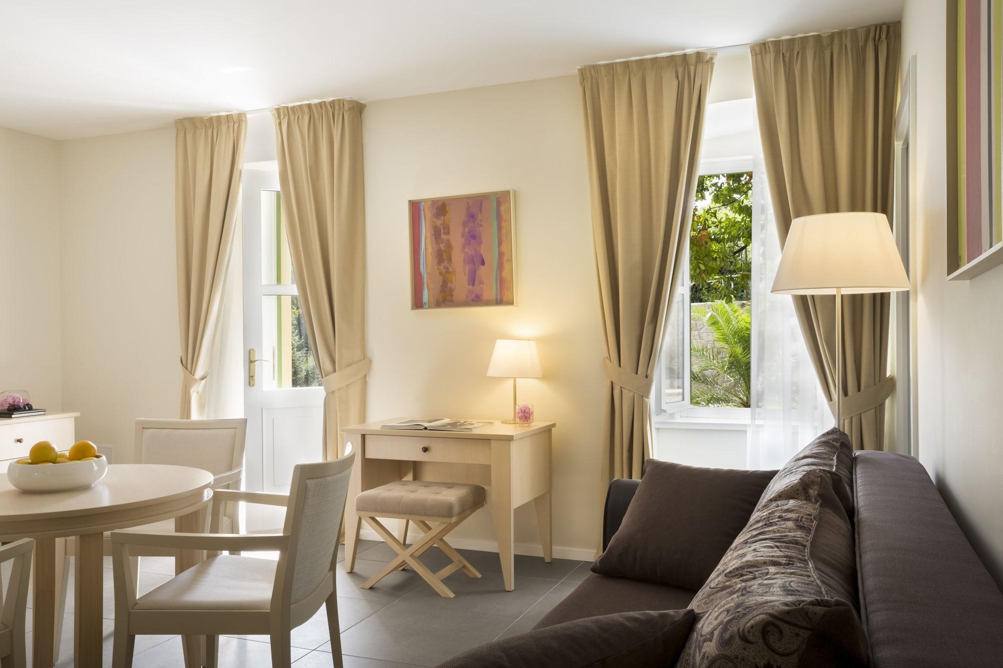 Apartments Belvedere - Liburnia Lovran Bagian luar foto