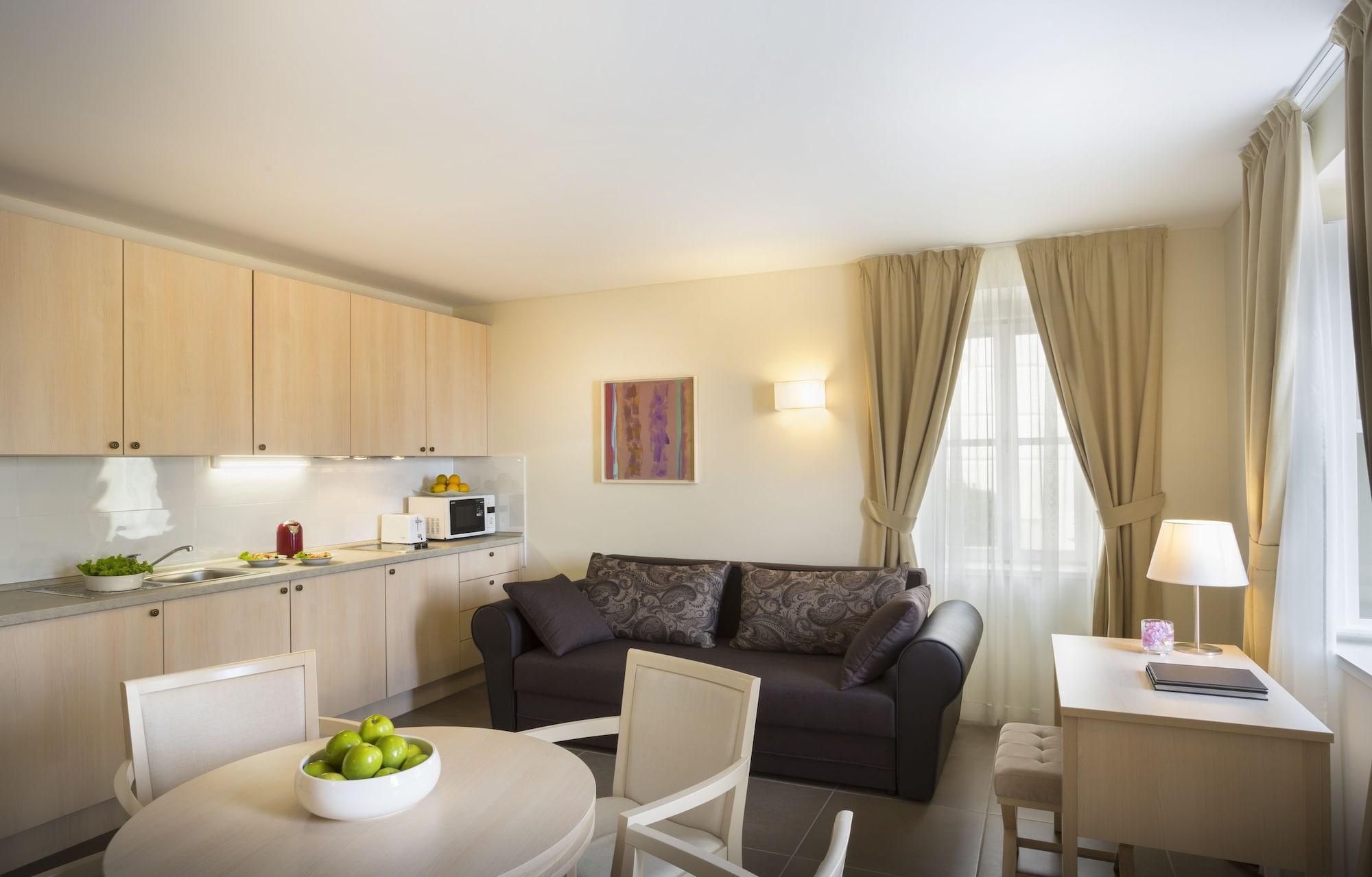 Apartments Belvedere - Liburnia Lovran Bagian luar foto