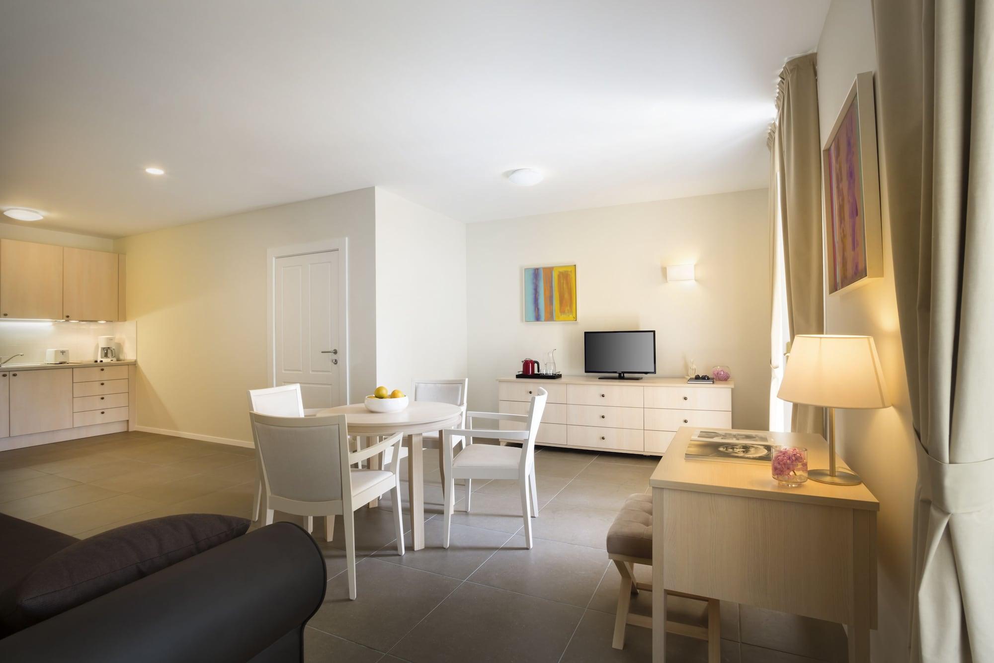 Apartments Belvedere - Liburnia Lovran Bagian luar foto