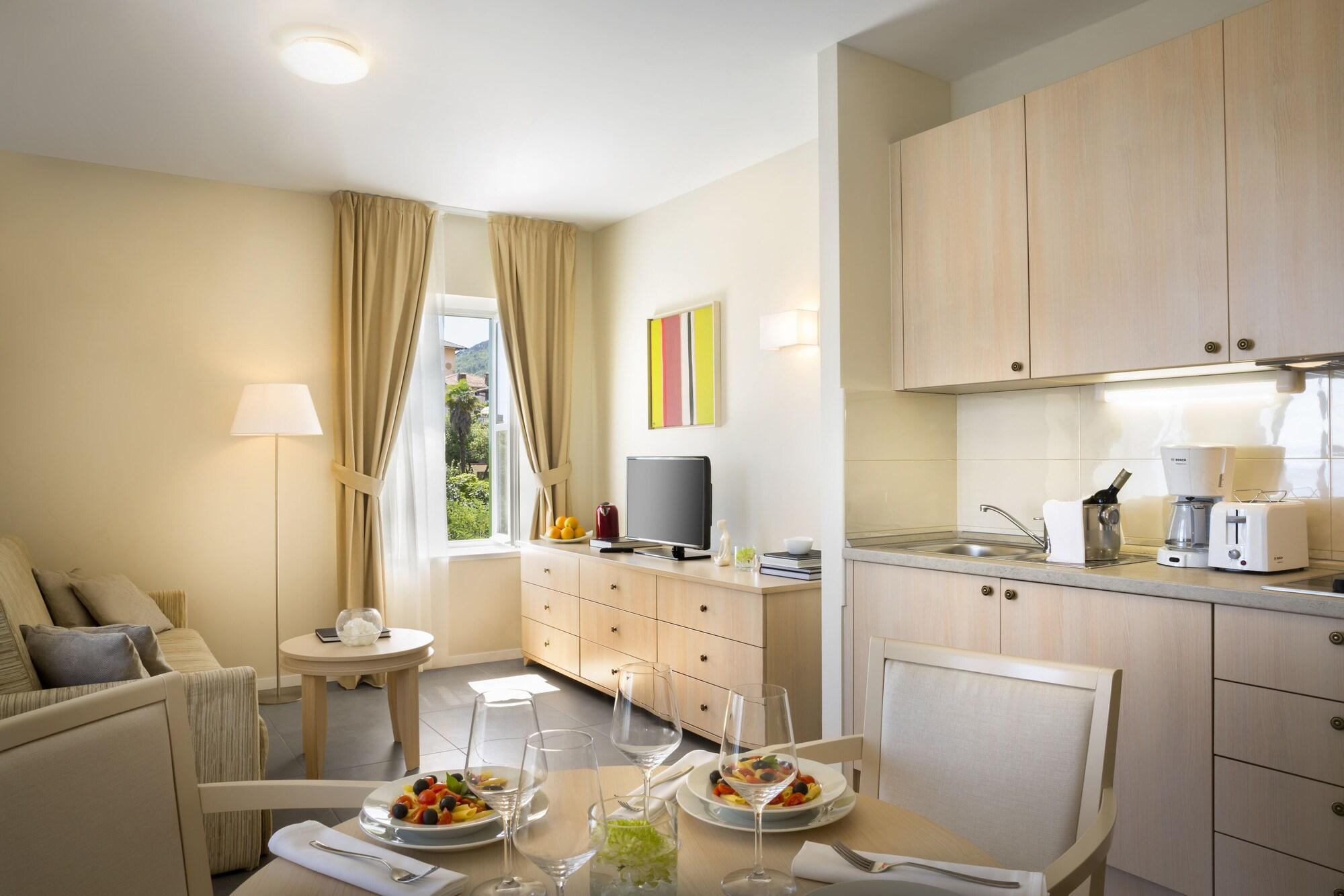 Apartments Belvedere - Liburnia Lovran Bagian luar foto