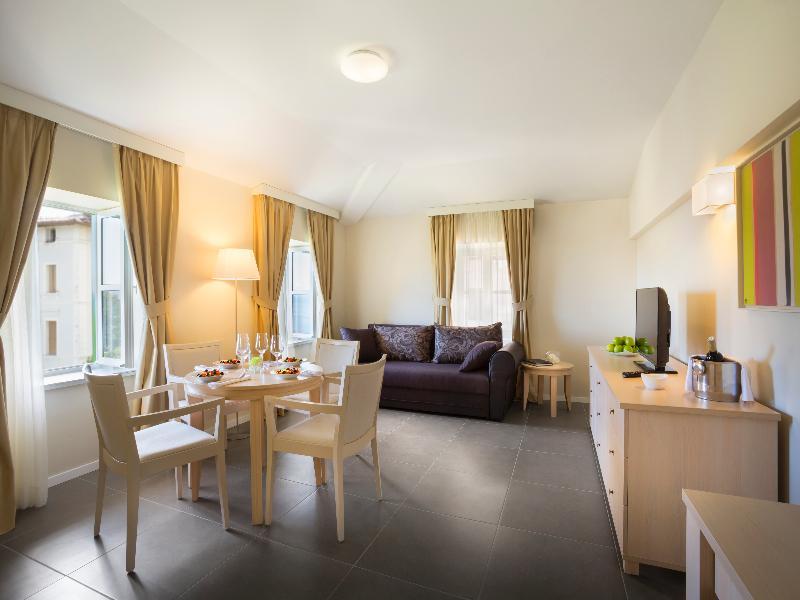 Apartments Belvedere - Liburnia Lovran Bagian luar foto