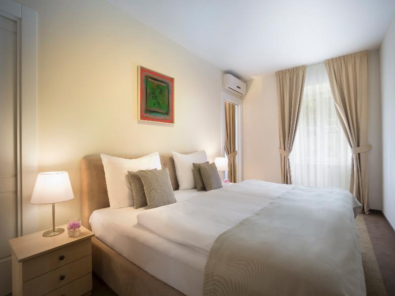 Apartments Belvedere - Liburnia Lovran Bagian luar foto